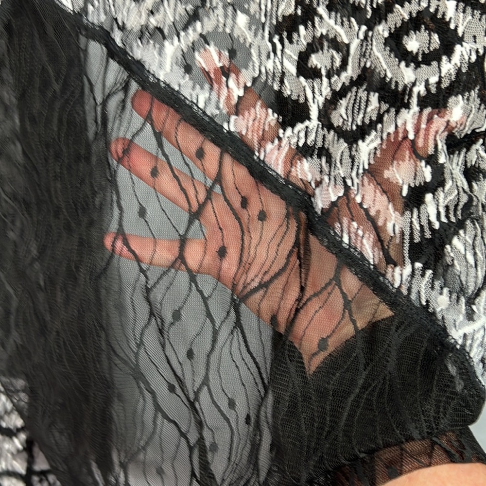 Chico’s Travelers Collection Black & White Sheer Lace 3/4 Sleeve Kimono - Picture 8 of 8